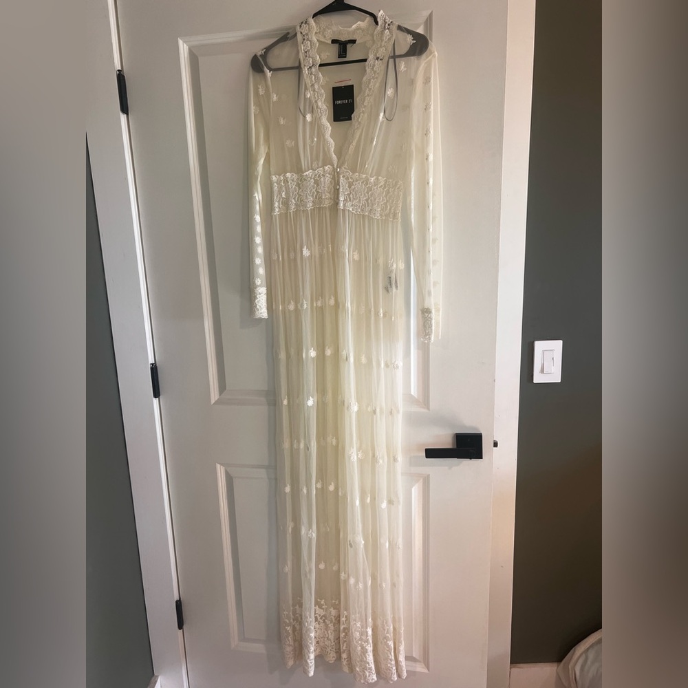 Forever 21 Cream Lace Overlay Dress